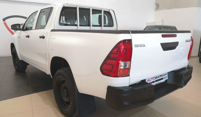 TOYOTA Hilux 2.4 D4D Cabina Doble GX lleno